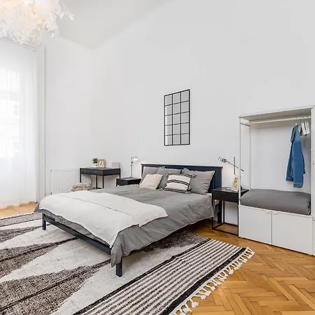 Appartement Center With Balcony *