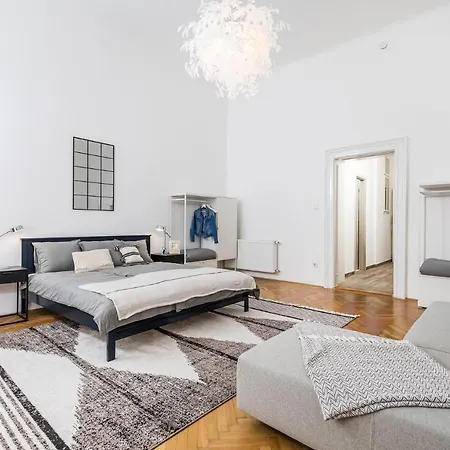 Apartament Center With Balcony *