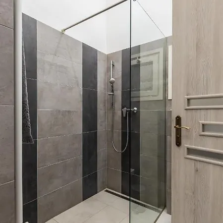 Center With Balcony Apartament *