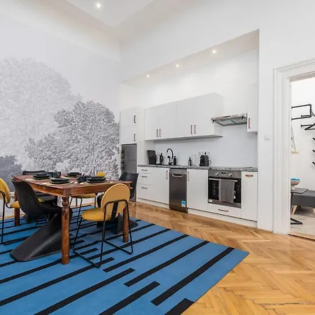 Center With Balcony Apartament