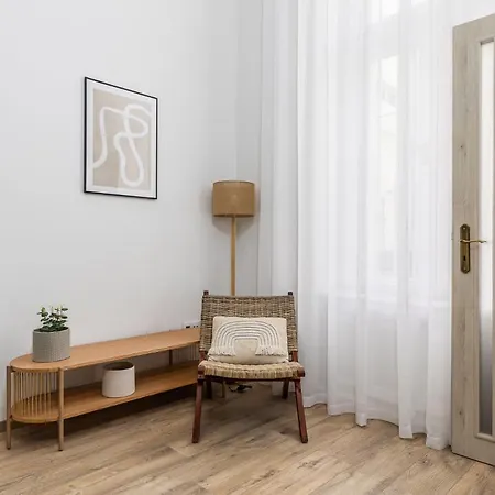 Center With Balcony Apartament *